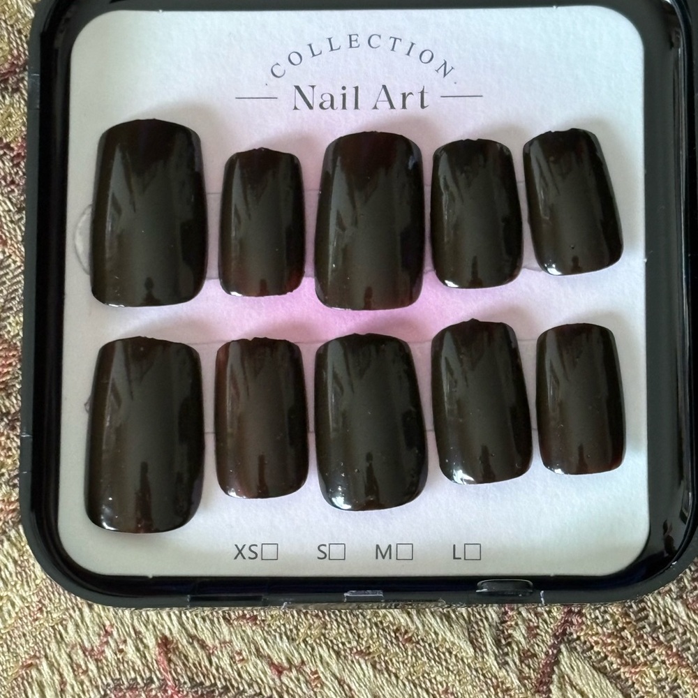 Press on nails